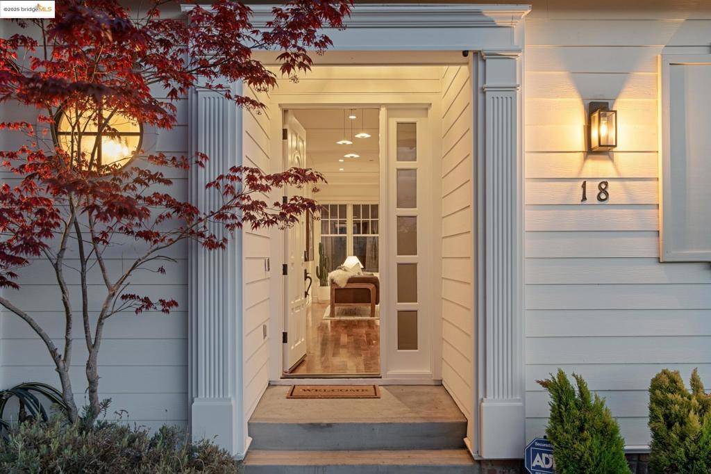 Oakland, CA 94602,18 Woodside Glen Ct