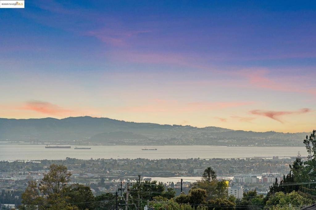 Oakland, CA 94602,18 Woodside Glen Ct