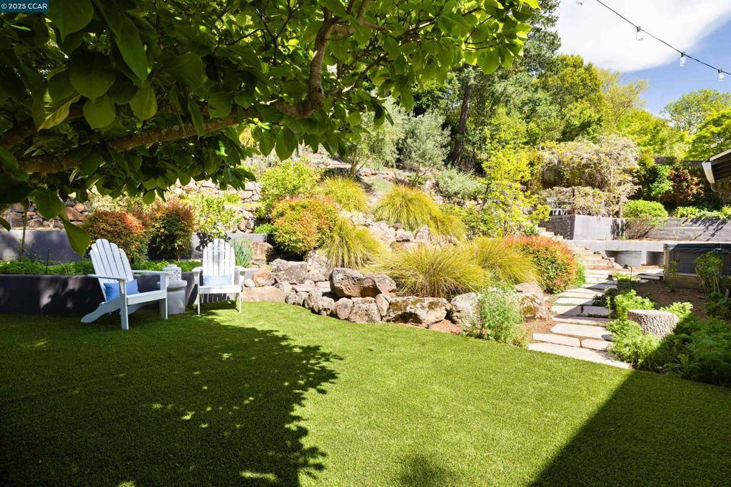 Orinda, CA 94563,5 Glorietta Court