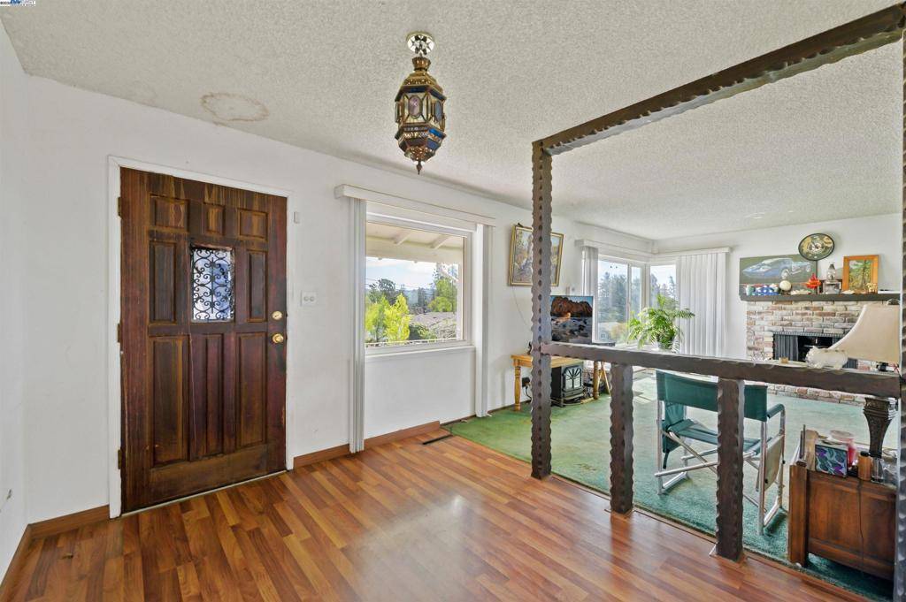 Castro Valley, CA 94546,18287 Center St