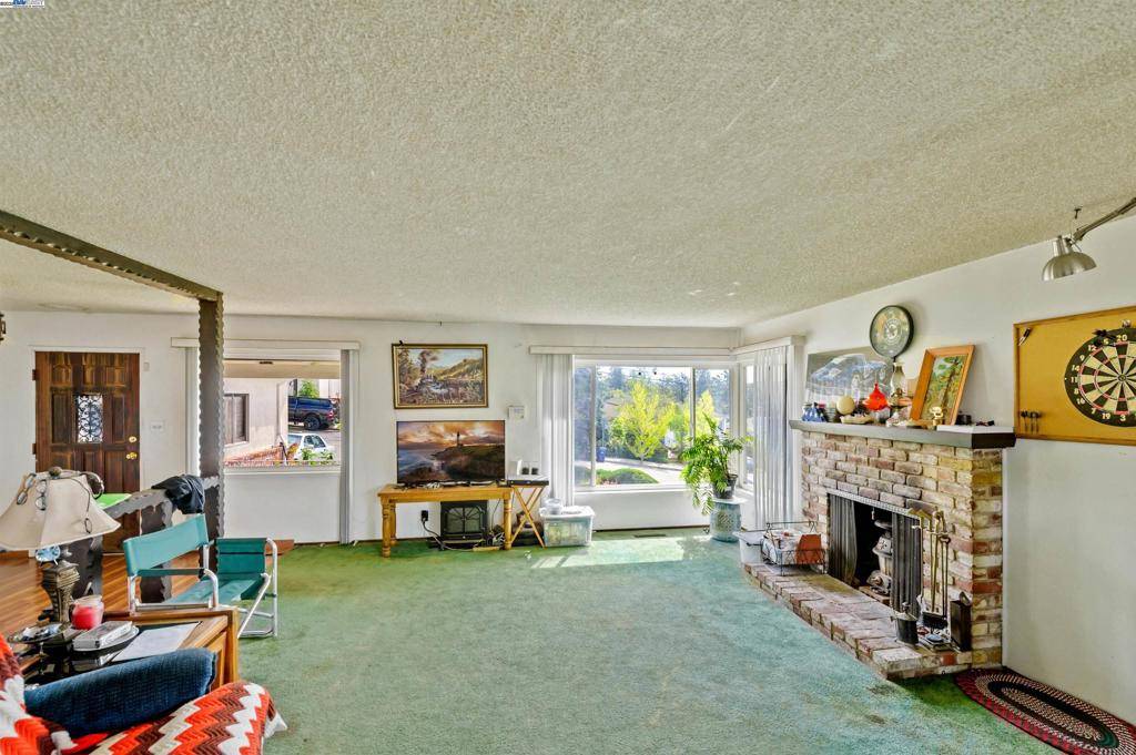 Castro Valley, CA 94546,18287 Center St