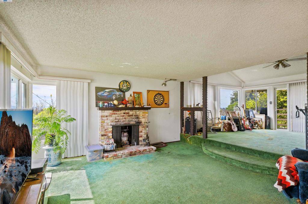 Castro Valley, CA 94546,18287 Center St