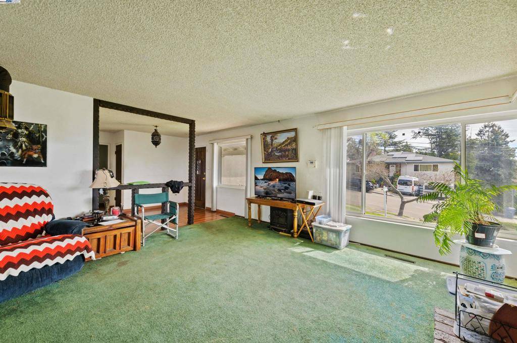 Castro Valley, CA 94546,18287 Center St