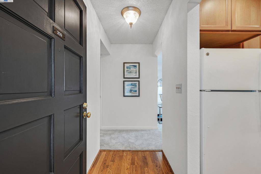 Hayward, CA 94546,21109 Gary Dr #209