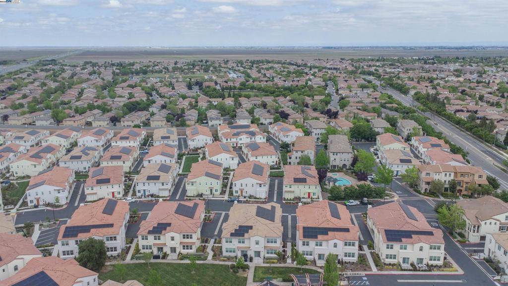 Sacramento, CA 95835,5301 E Commerce Way #34104