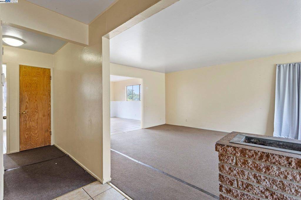 Oakland, CA 94605,8497 NEY AVENUE