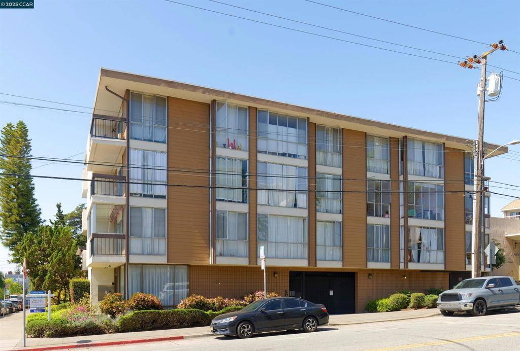 Oakland, CA 94611,4099 Howe Street #203