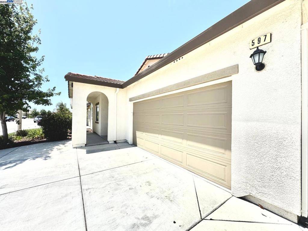 Manteca, CA 95337,597 Pendragon St