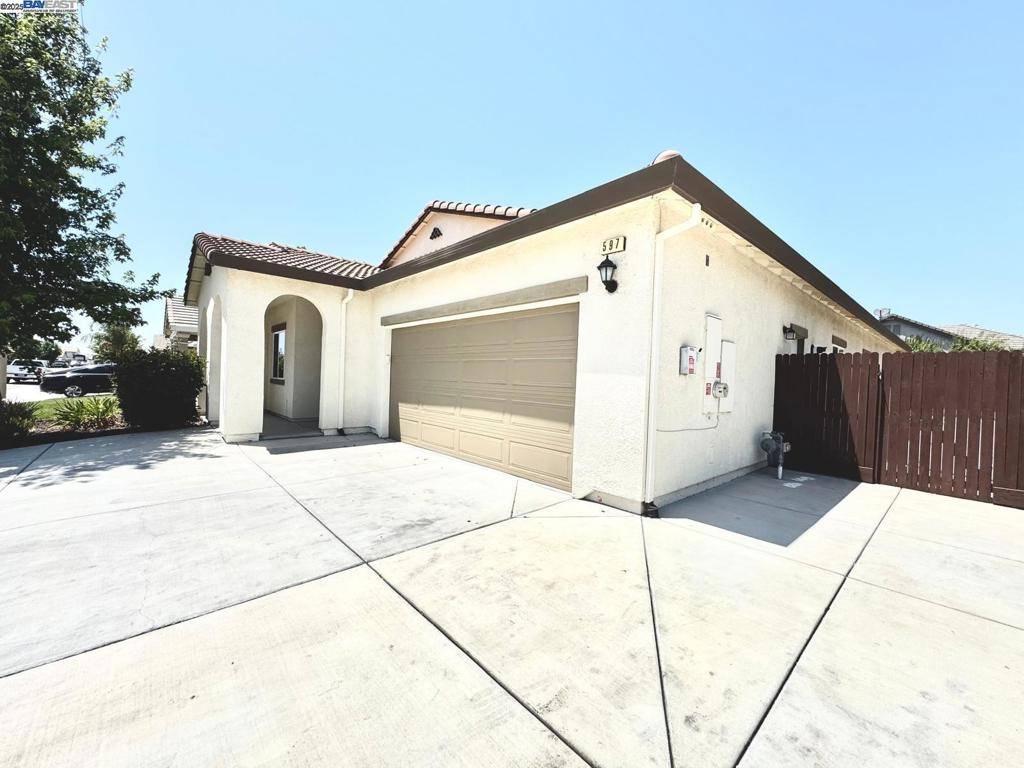 Manteca, CA 95337,597 Pendragon St