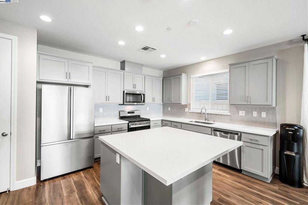Fairfield, CA 94534,5244 Comfrey St