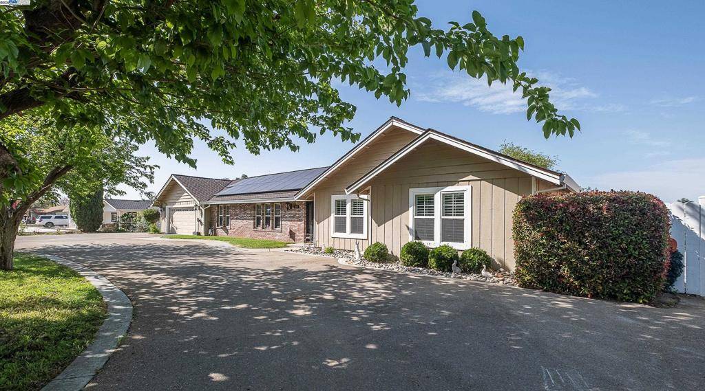 Tracy, CA 95377,7737 Stearman Rd