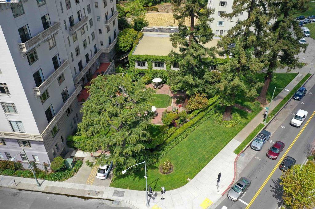 Oakland, CA 94612,Address not disclosed