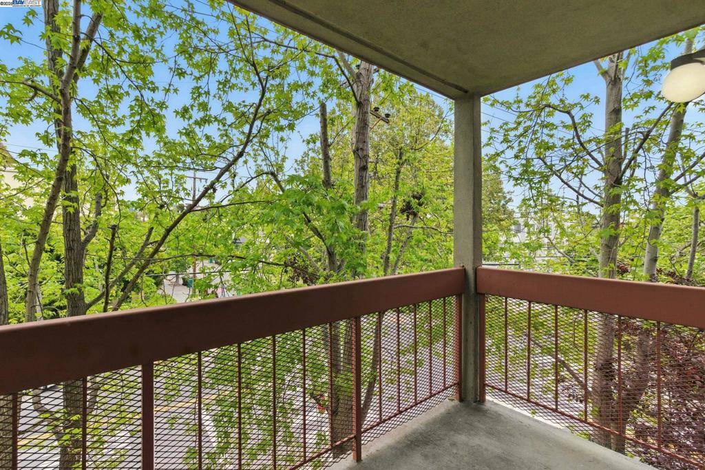 Oakland, CA 94610,245 Perkins St #33
