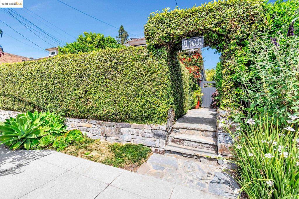 Oakland, CA 94618,6108 Hillegass Ave