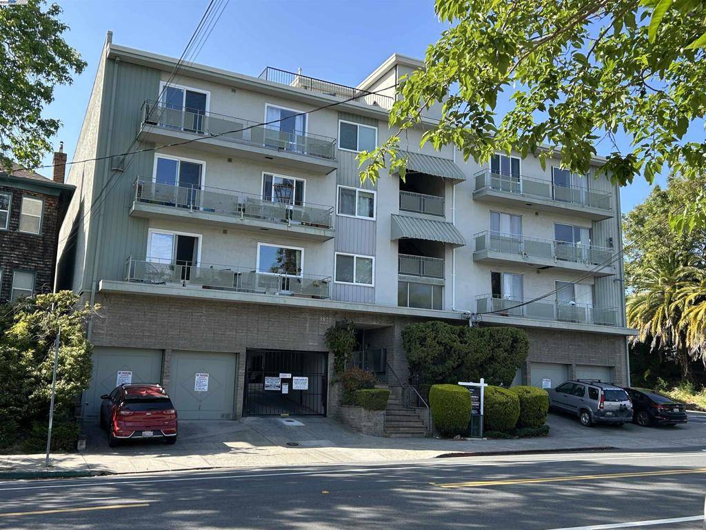 Oakland, CA 94611,3877 Howe St #106