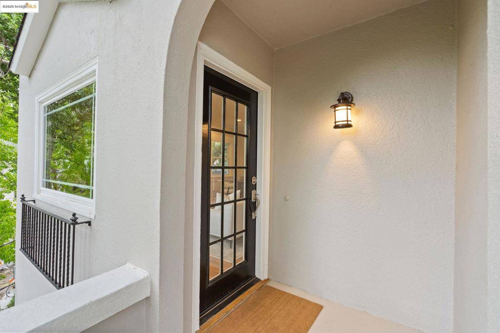 Oakland, CA 94602,1006 Glendora Ave