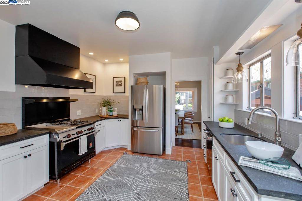 Alameda, CA 94501,1807 Alameda Ave