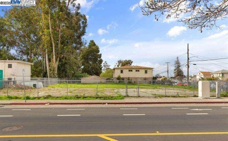 Oakland, CA 94605,7701 Bancroft Avenue