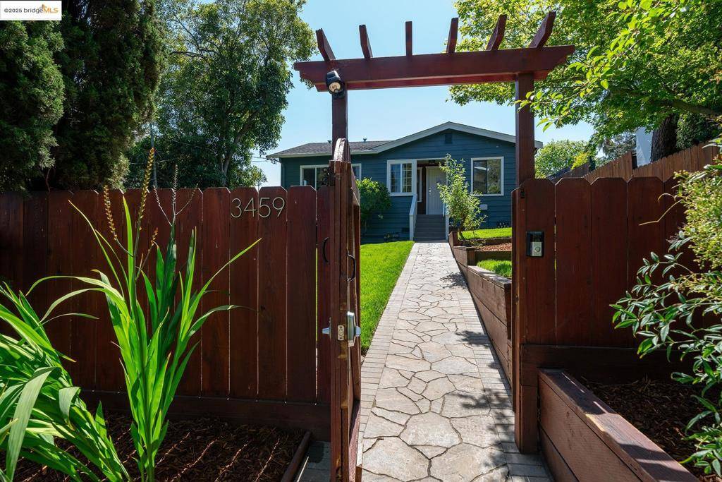 Oakland, CA 94619,3459 Morcom