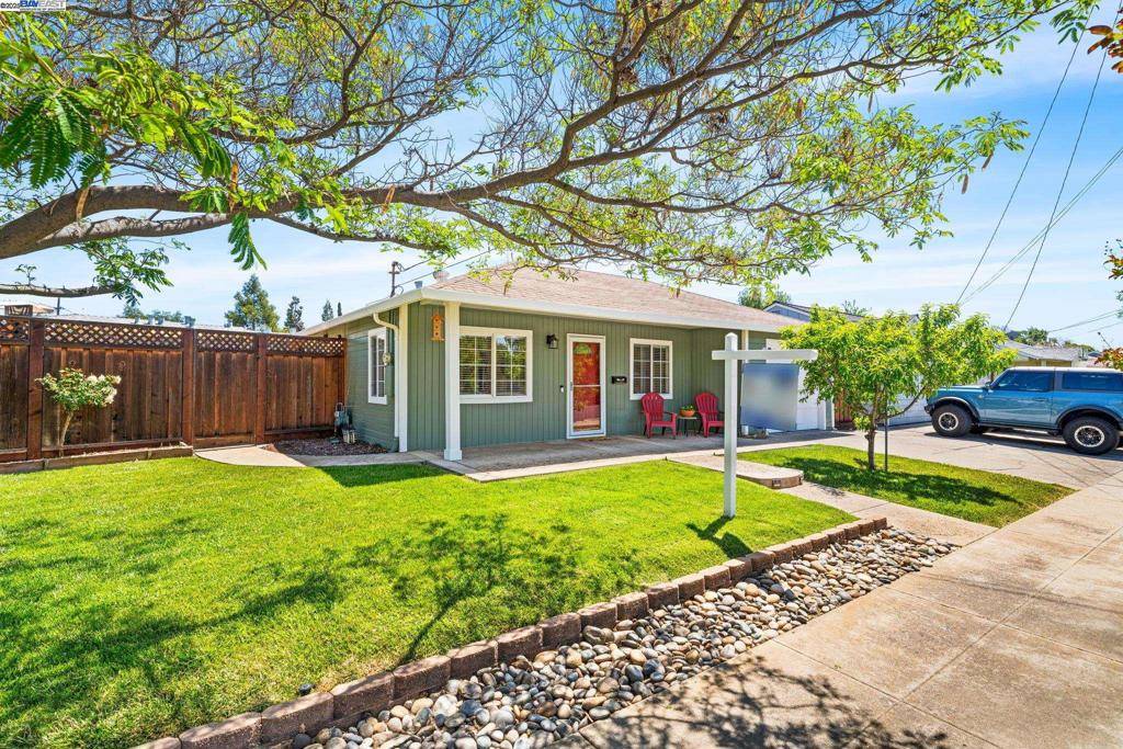 Livermore, CA 94551,692 Adelle St