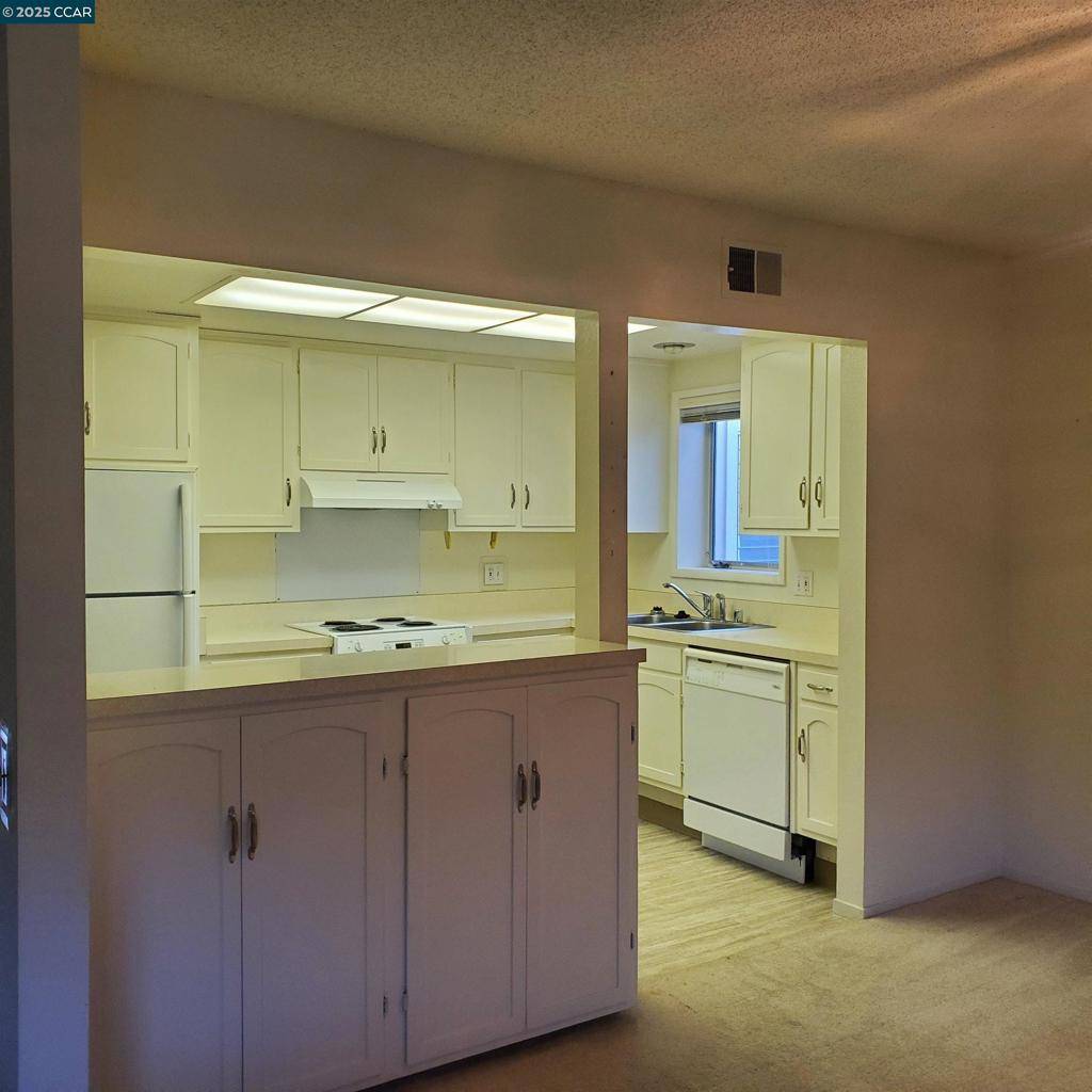 Walnut Creek, CA 94595,2000 Golden Rain Rd #1