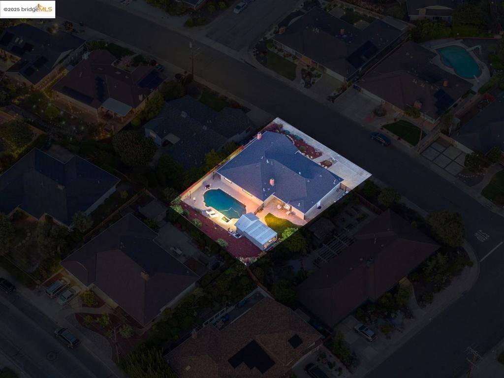 San Leandro, CA 94577,2573 Lakeview Dr