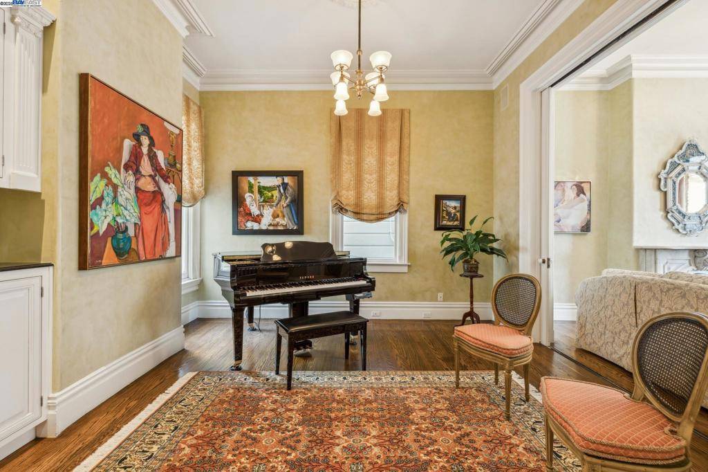 San Francisco, CA 94115,2070 Bush St