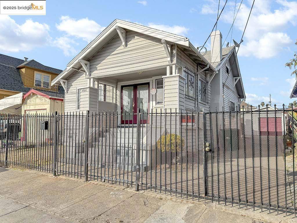 Oakland, CA 94621,5540 E 17Th St