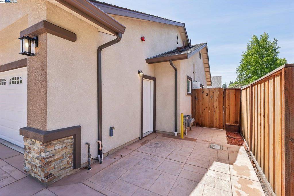 Livermore, CA 94550,227 HOLMES ST