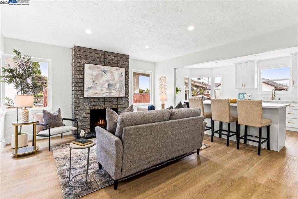 Hayward, CA 94541,504 Simon St