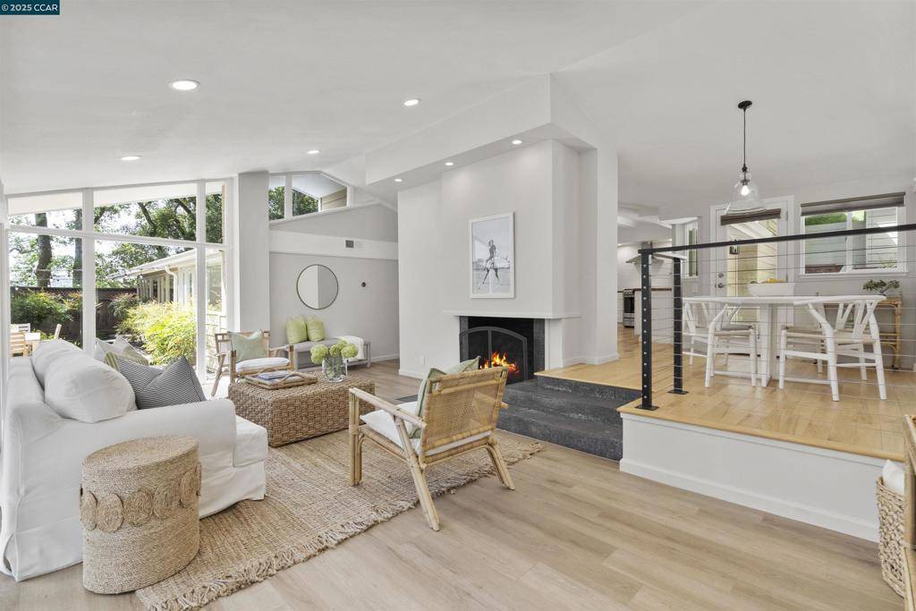 Orinda, CA 94563,8 La Campana Rd
