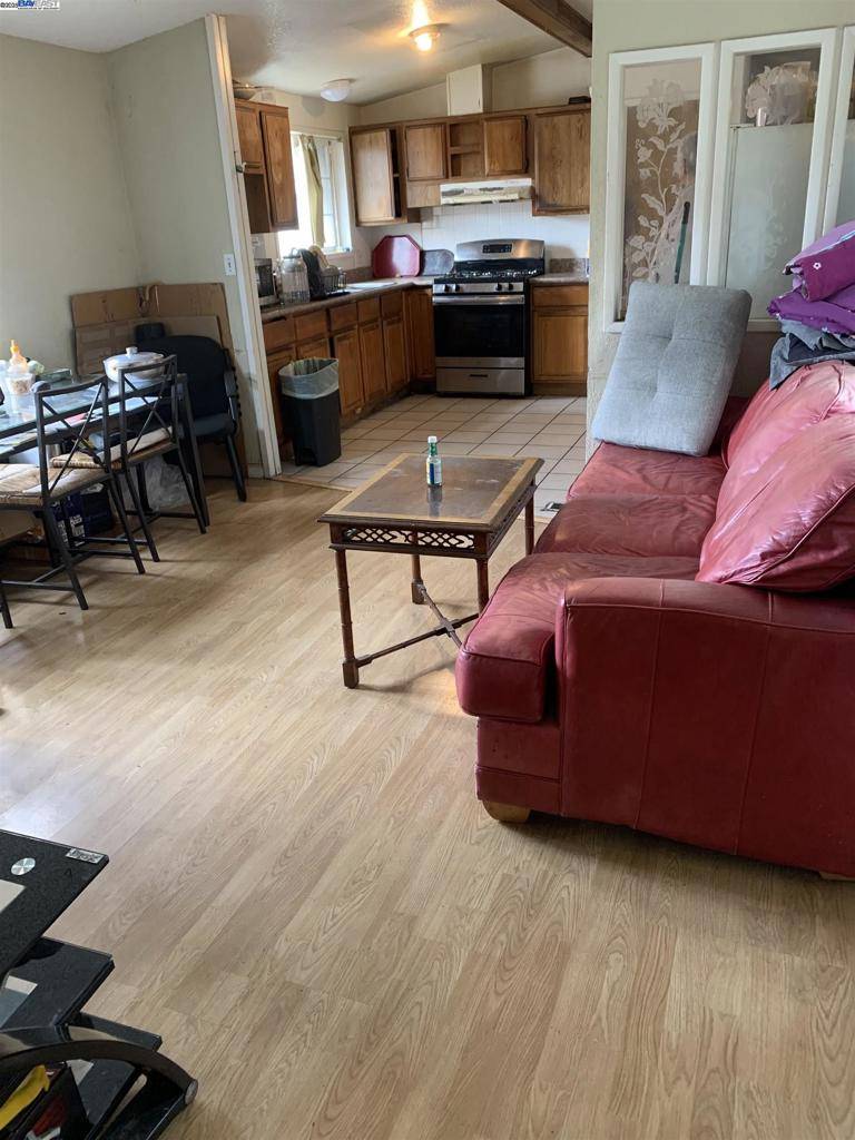 Oakland, CA 94603,9656 D St