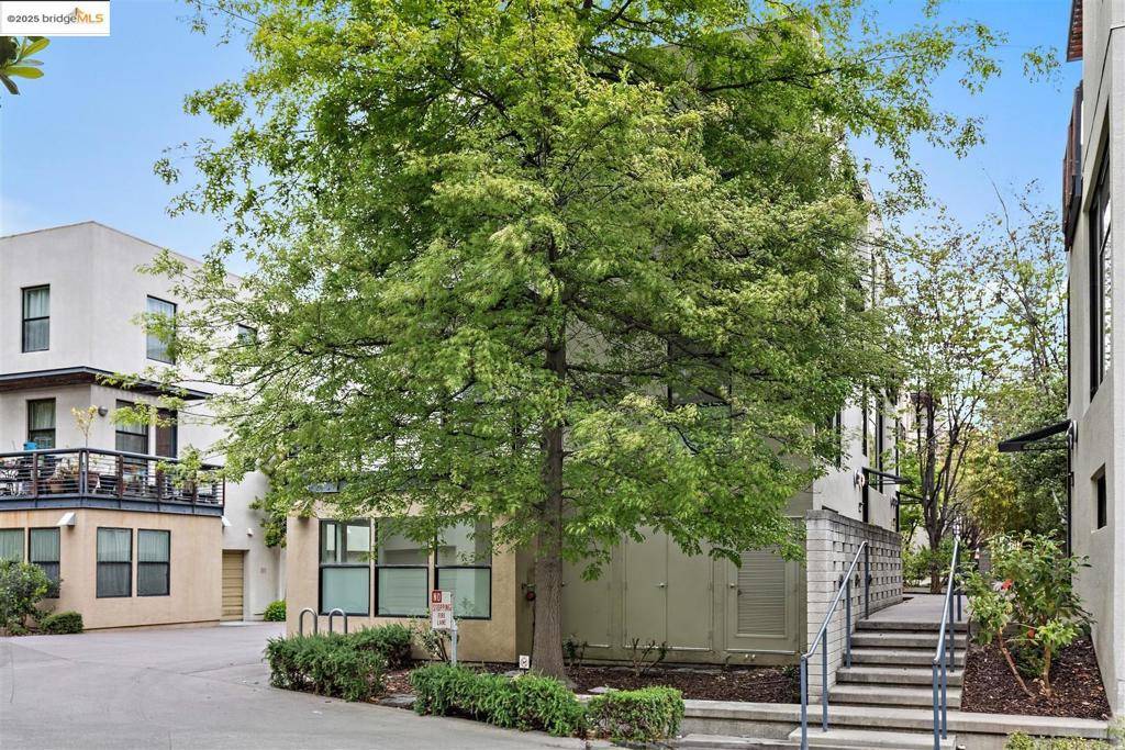 Emeryville, CA 94608,121 City Limits Cir