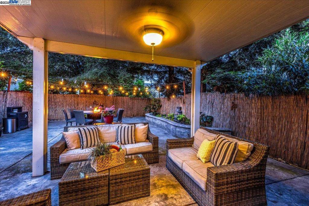 Pleasanton, CA 94588,2211 Oakland Ave