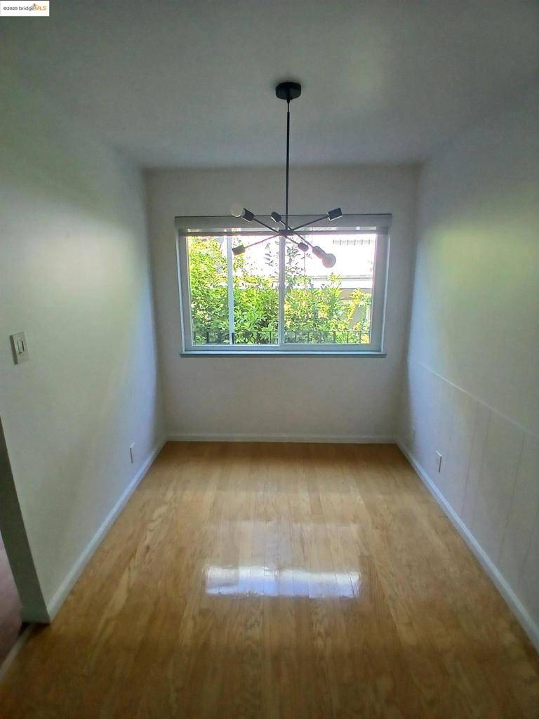 Oakland, CA 94602,1124 Hollywood Ave #3