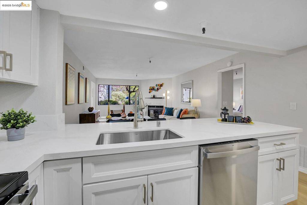 Albany, CA 94706,545 Pierce St #1102