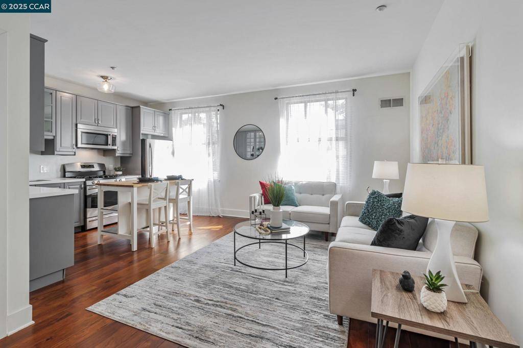 Oakland, CA 94611,4395 Piedmont Ave #P208