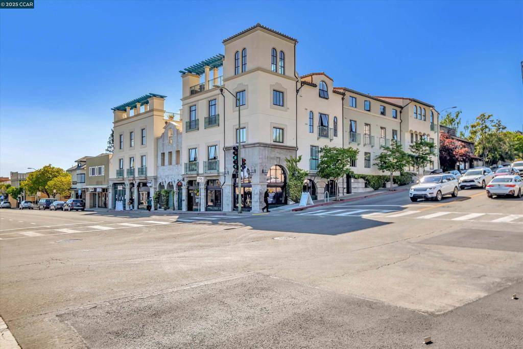 Oakland, CA 94611,4395 Piedmont Ave #P208
