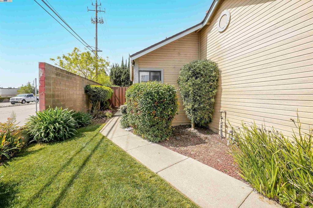 Hayward, CA 94544,29899 Taylor Ave