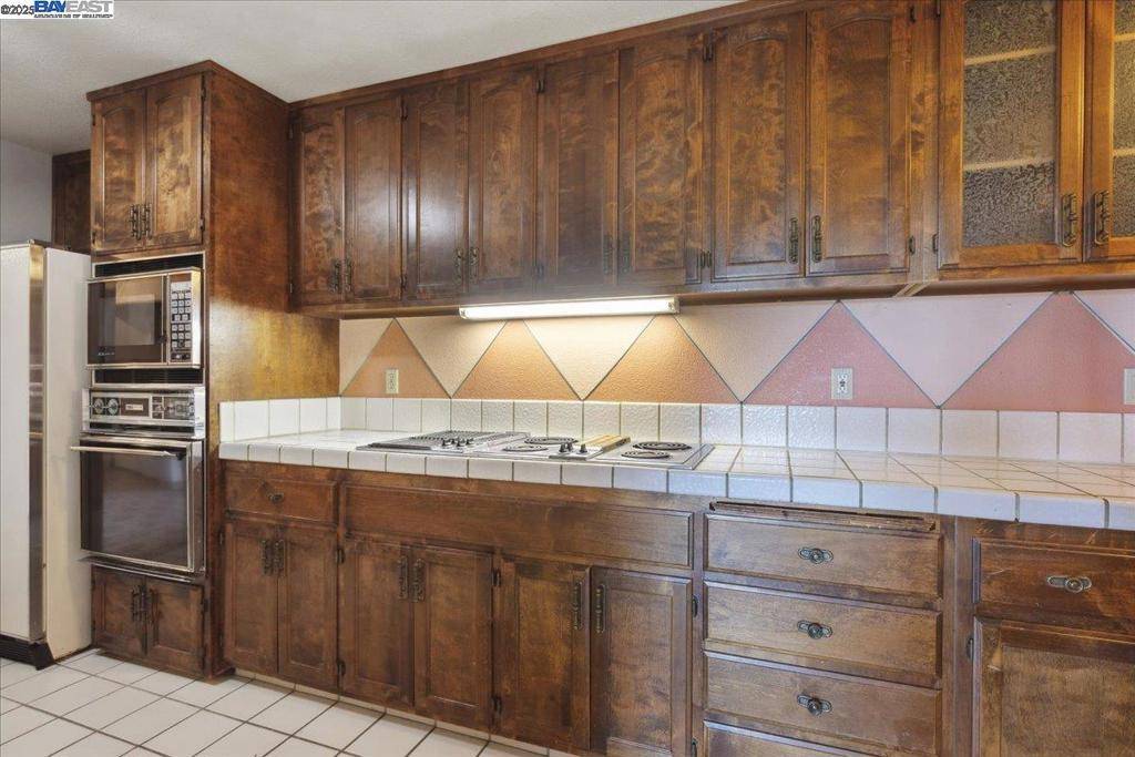 Hayward, CA 94542,26937 Hayward Blvd #217