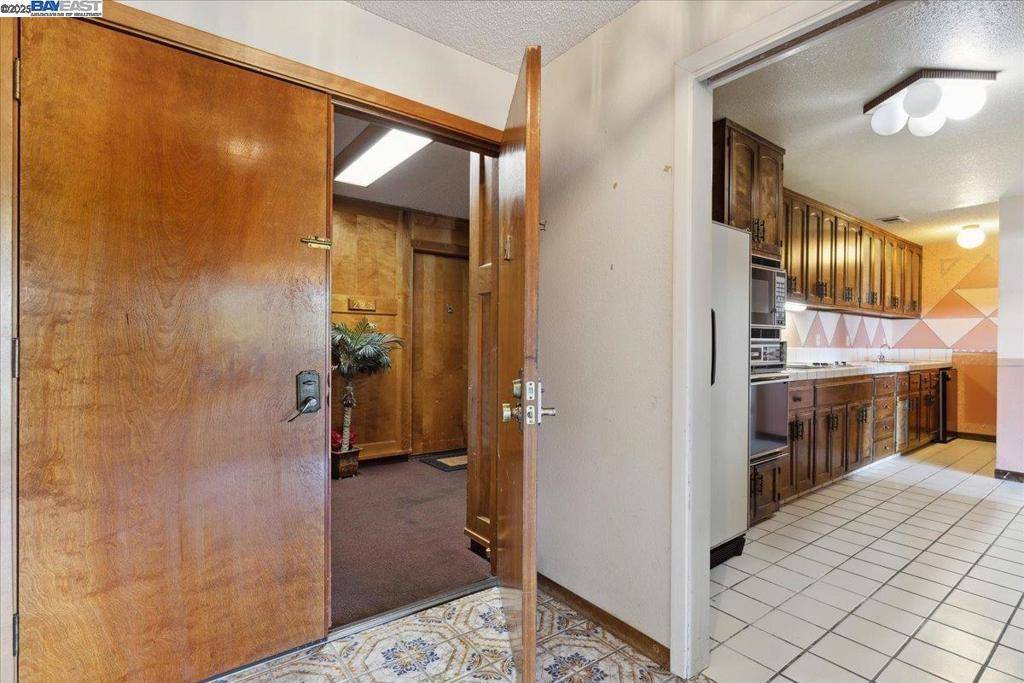 Hayward, CA 94542,26937 Hayward Blvd #217
