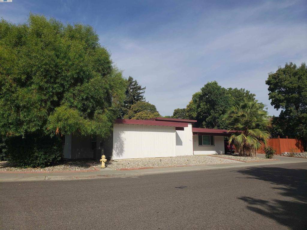 Davis, CA 95616,3107 Corona Dr
