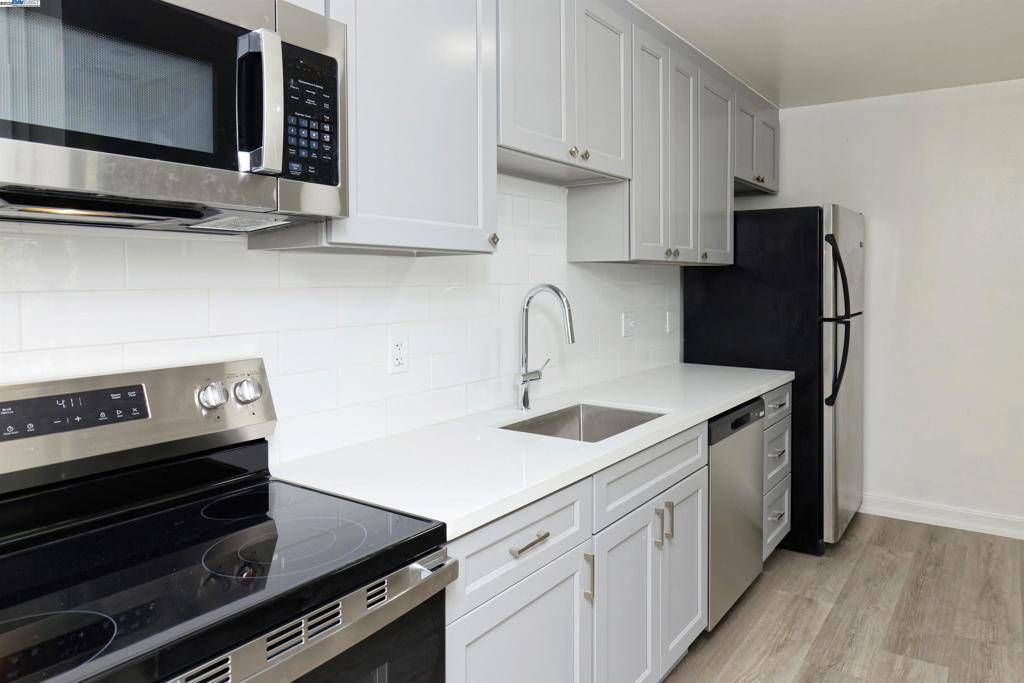 Oakland, CA 94610,425 Orange St #212
