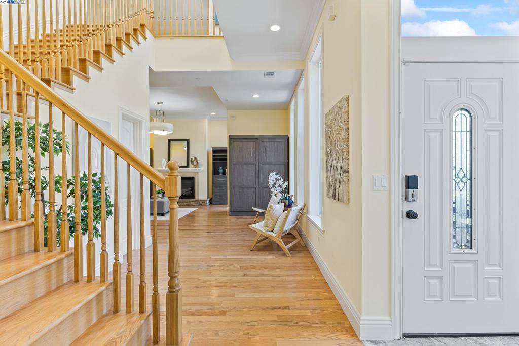 Oakland, CA 94611,6588 Longwalk Dr