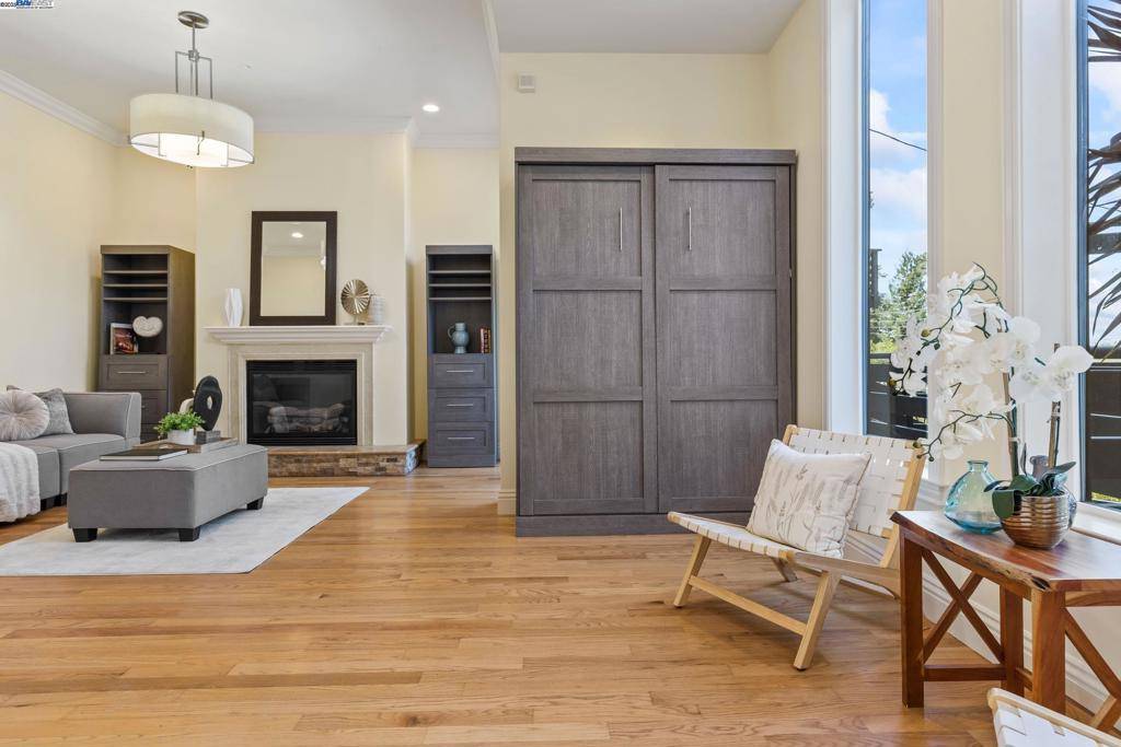 Oakland, CA 94611,6588 Longwalk Dr