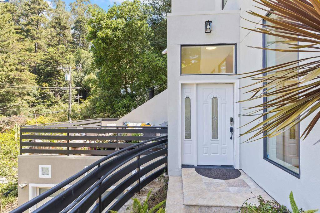 Oakland, CA 94611,6588 Longwalk Dr