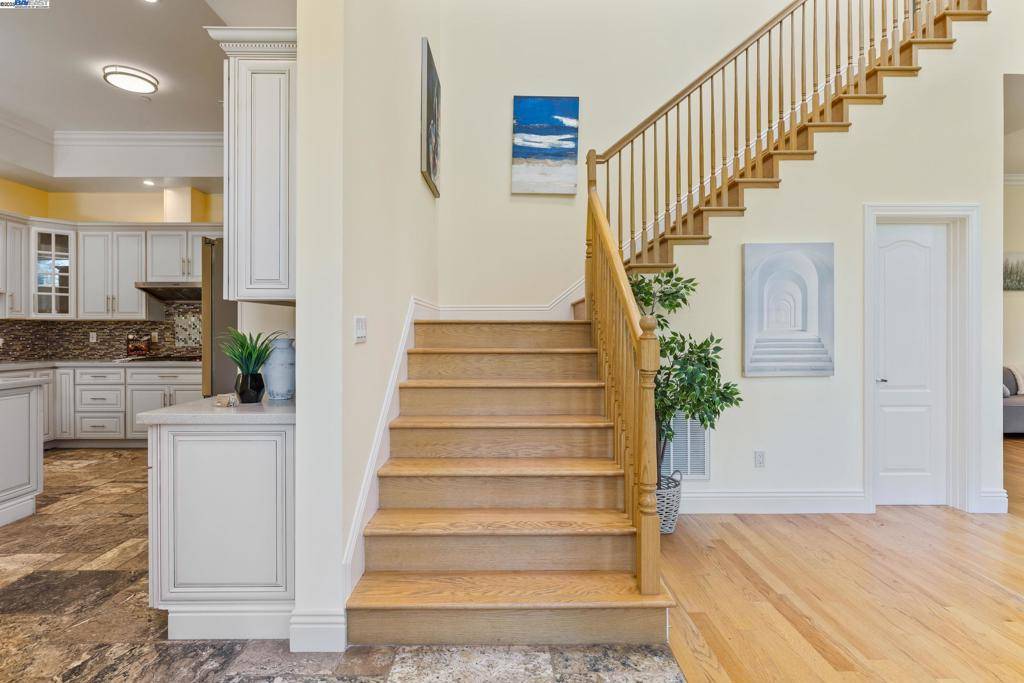 Oakland, CA 94611,6588 Longwalk Dr