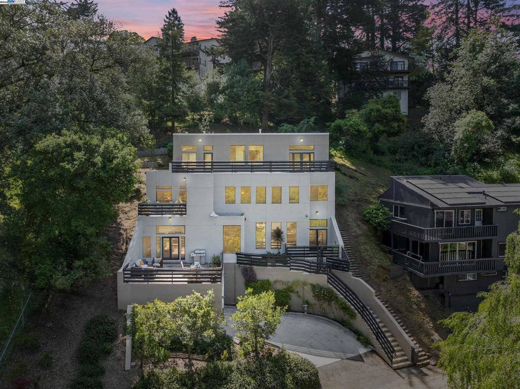 Oakland, CA 94611,6588 Longwalk Dr