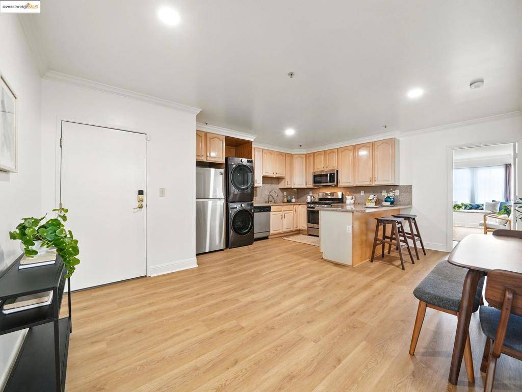 Oakland, CA 94606,1515 14Th Ave #201