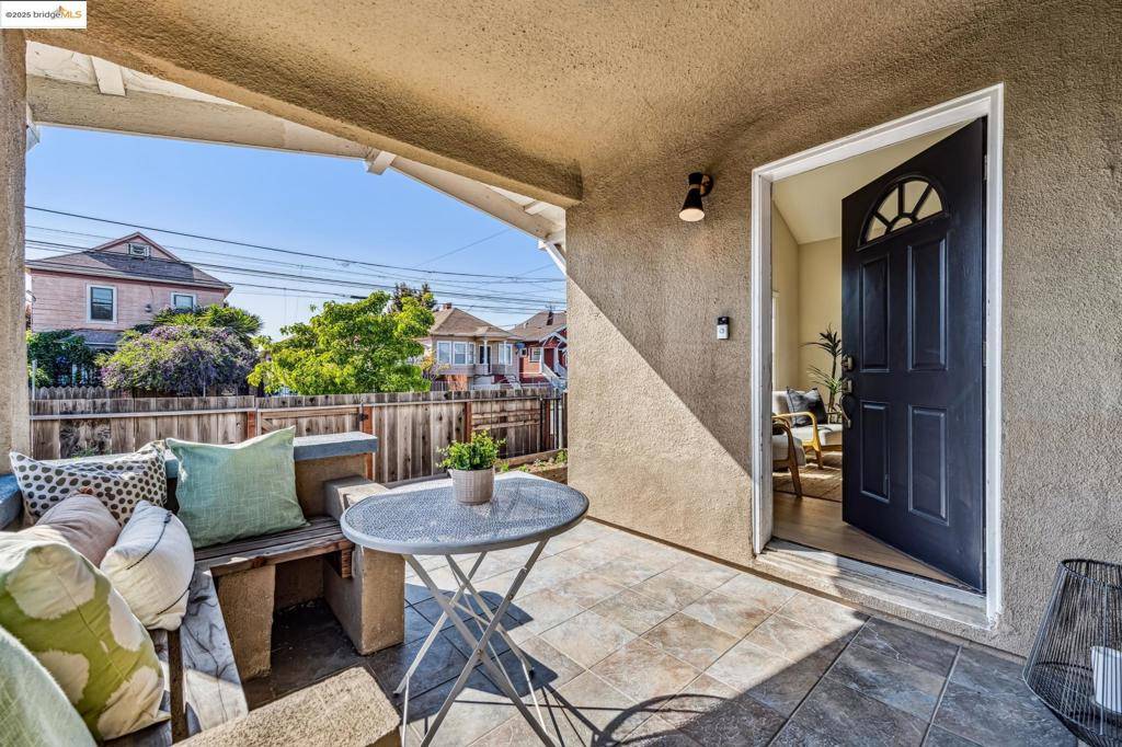 Oakland, CA 94608,2922 Linden St